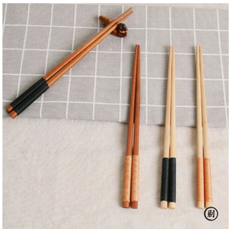Handgefertigtes Sushi-Essstäbchen-Set aus Naturkastanienholz