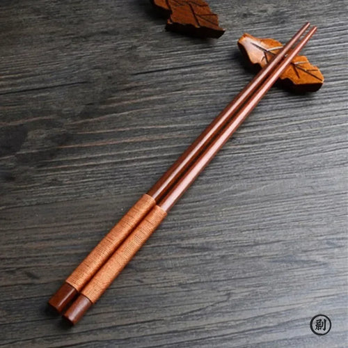 Handgefertigtes Sushi-Essstäbchen-Set aus Naturkastanienholz