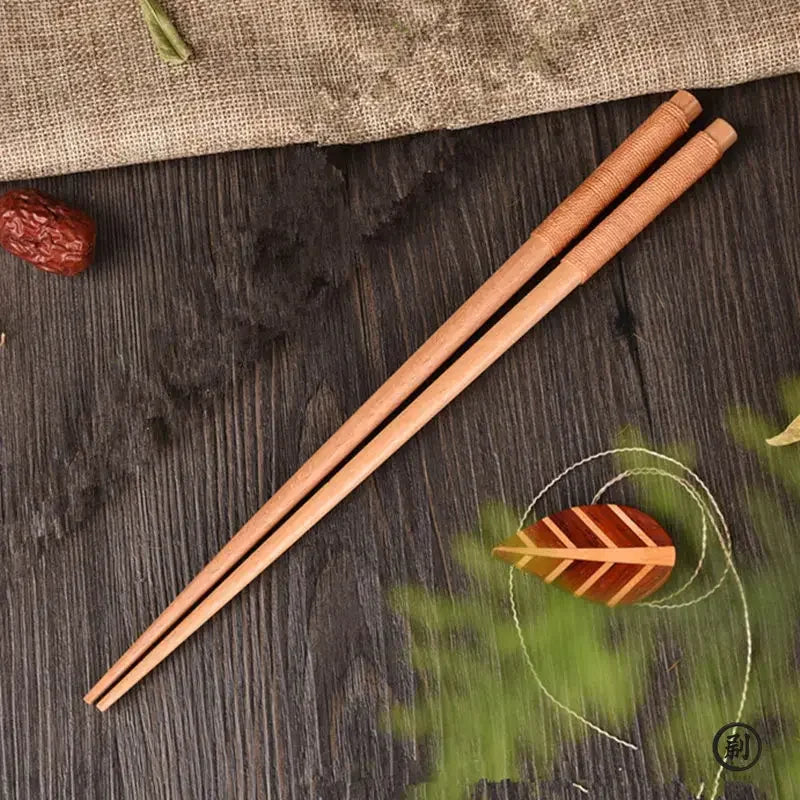 Handgefertigtes Sushi-Essstäbchen-Set aus Naturkastanienholz