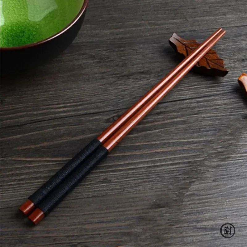 Handgefertigtes Sushi-Essstäbchen-Set aus Naturkastanienholz