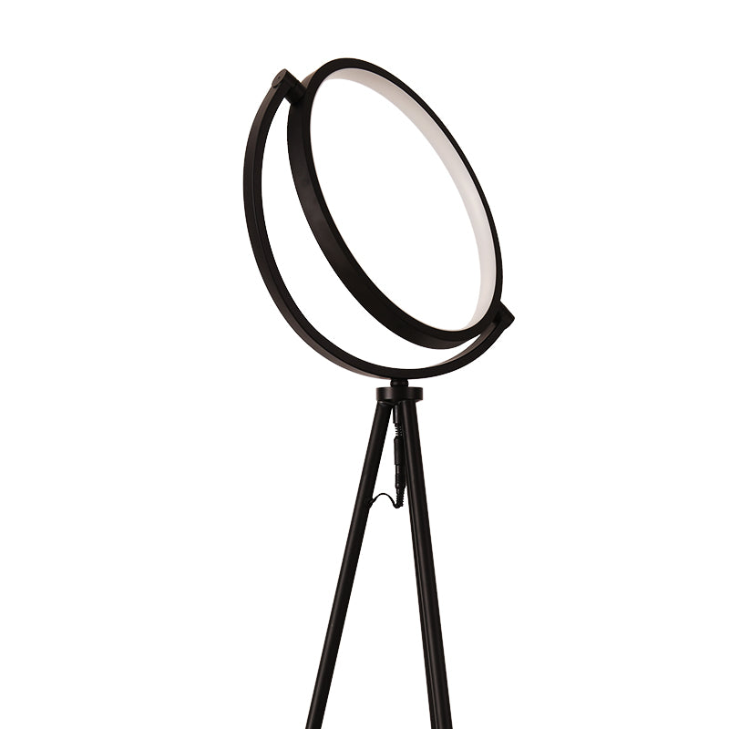 Nahaufnahme LED Stehlampe Halo