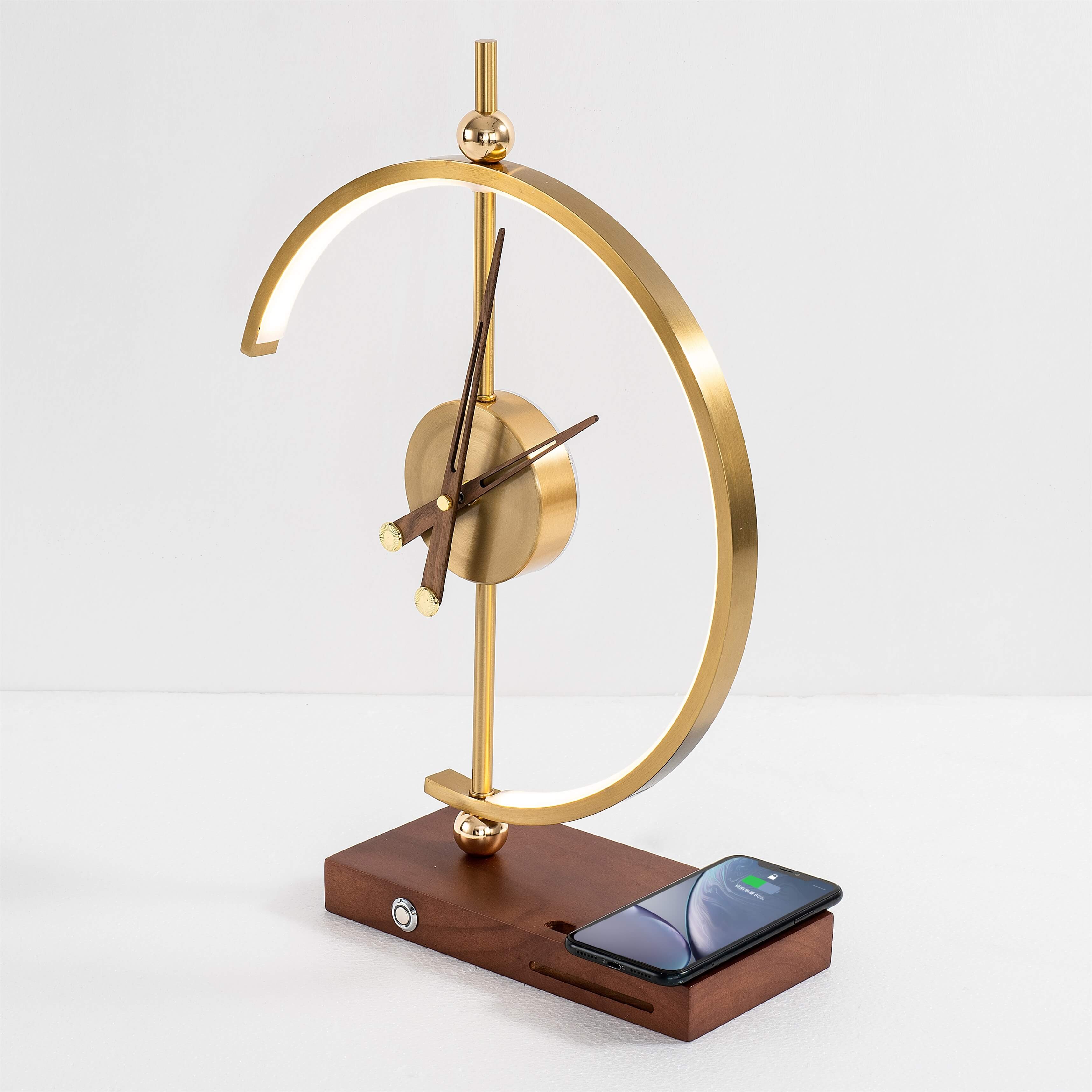 Uhrlampe mit integrierter Uhr und gut lesbarer Anzeige